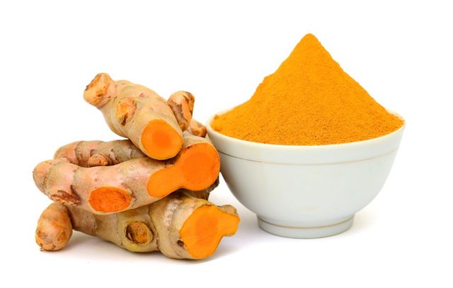 Turmeric roots and powder