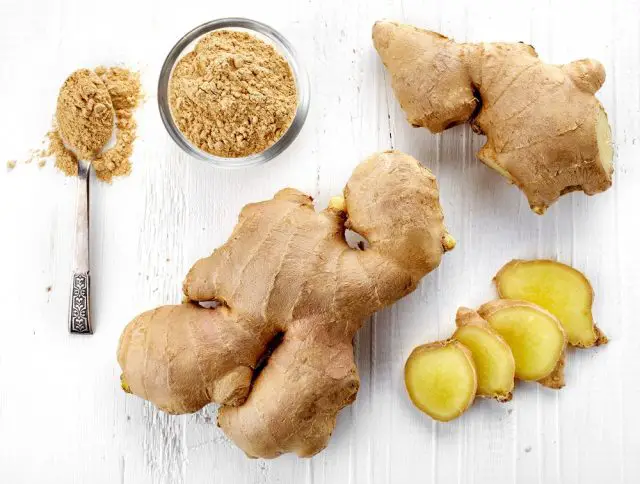 Fresh sliced ginger root and ground ginger