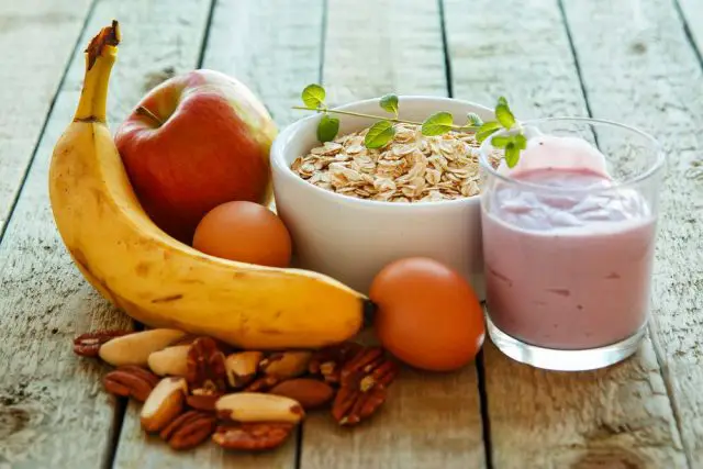 Female Weight Gain: Healthy breakfast on the kitchen table