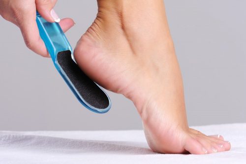 Peeling feet: scrub