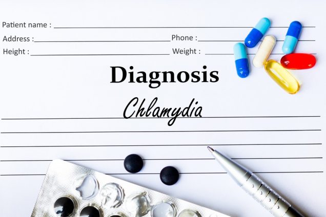 How is chlamydia diagnosed?